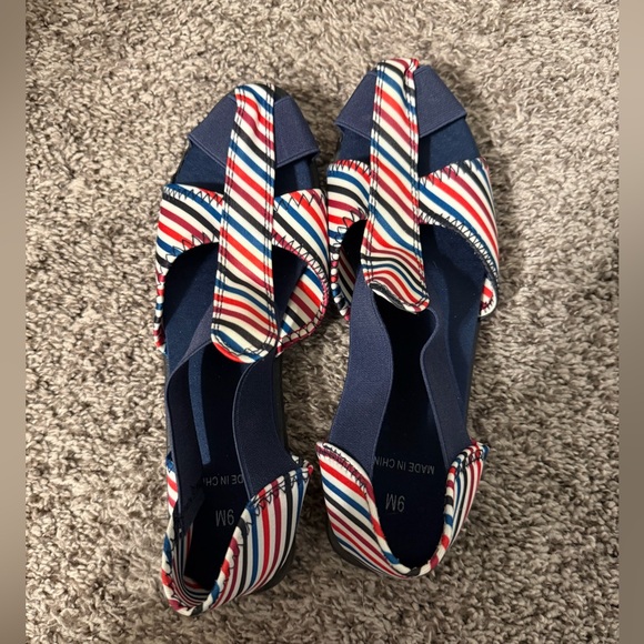 NWOT Striped Navy and Red Women's Sandals size 9 - Picture 2 of 3